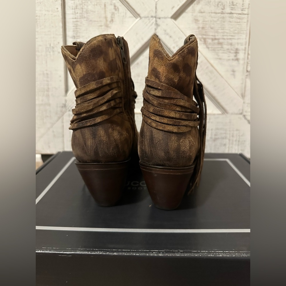 LUCCHESE WOMEN'S HANDMADE ROBYN HAND
TOOLED FEATHER BOOTIES - ROUND TOE - Picture 4 of 14
